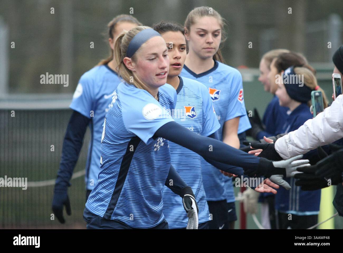 15 aprile 2018 - Piscataway, New Jersey - Piscataway, NJ - domenica 15 aprile 2018: Azione durante una partita di regular season della National Women's Soccer League (NWSL) tra Sky Blue FC e Seattle Reign allo Yurcak Field. Seattle segnò in anticipo un calcio di rigore e tenne la vittoria in condizioni di freddo e pioggia per 1-0. (Immagine di credito: © Robyn W. McNeil/ISIPhotos via ZUMA Wire) Foto Stock