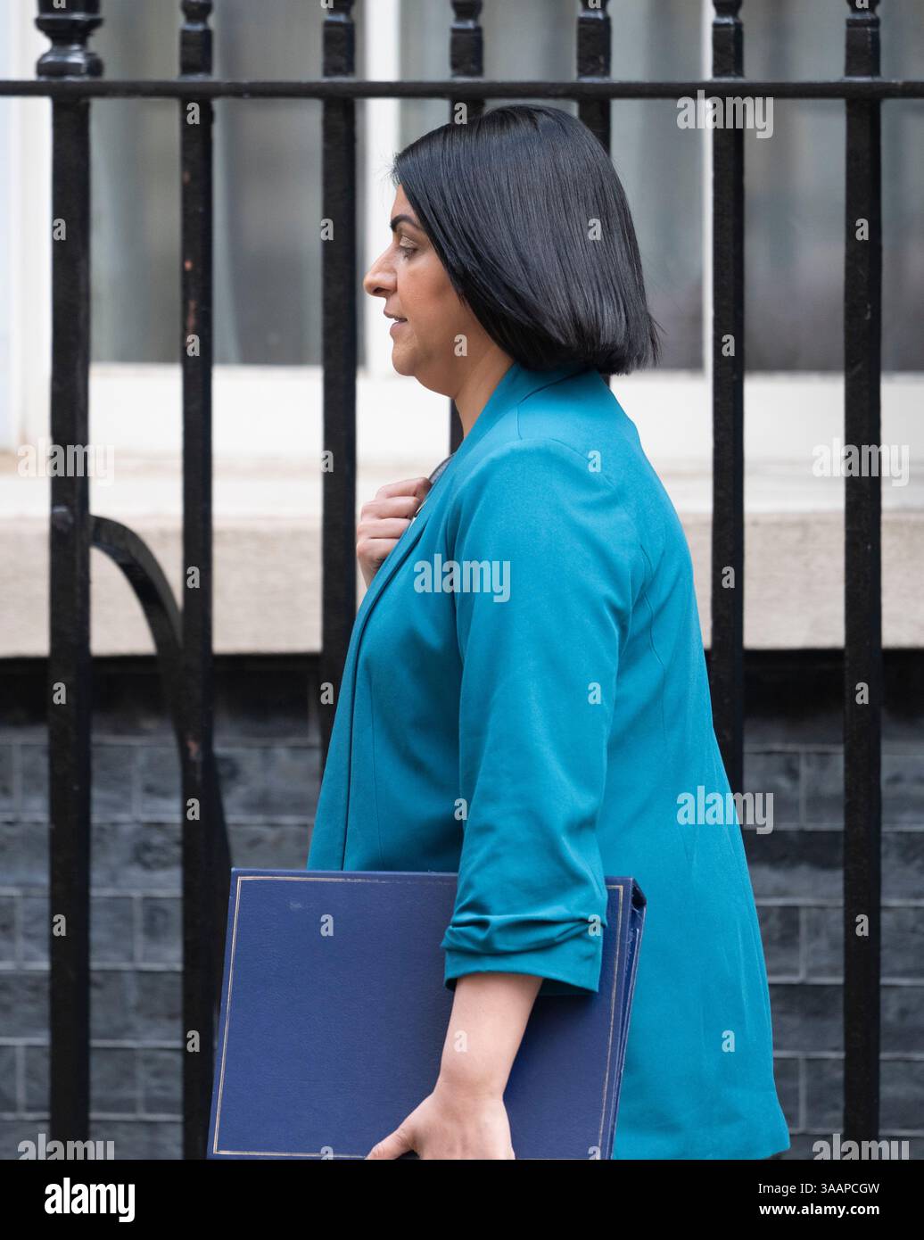 Downing Street, Londra, Regno Unito. 1 aprile 2025. Ministri del governo alla riunione settimanale del Gabinetto. Shabana Mahmood, Lord Cancelliere e Segretario di Stato per la giustizia. Crediti: Malcolm Park/Alamy Live News Foto Stock