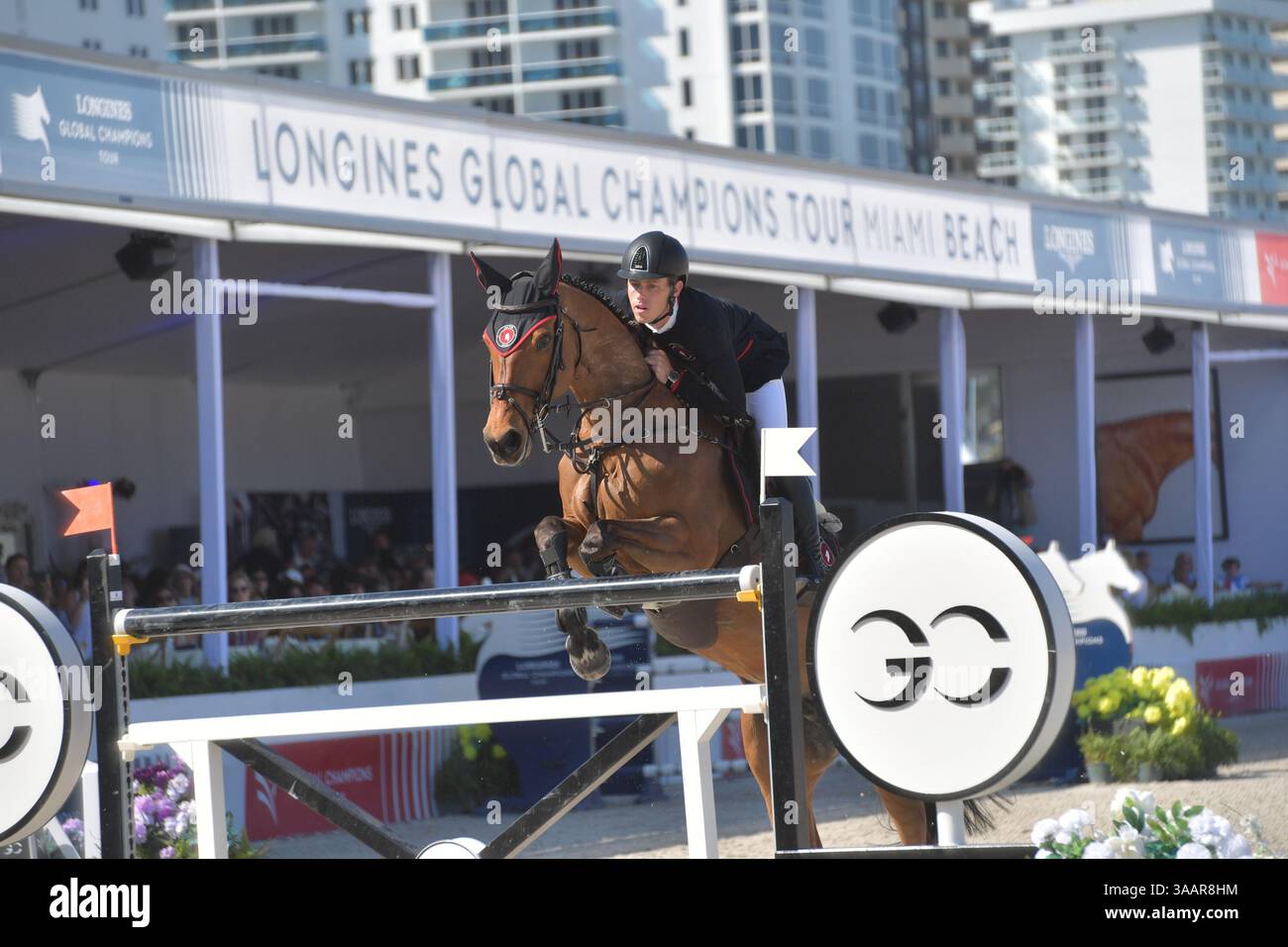 7 aprile 2018 - Miami Beach, Florida, Stati Uniti d'America - MIAMI BEACH, Florida - 07 APRILE: Scott Brash alla tappa del Longines Global Champions Tour 3° giorno a Miami Beach il 7 aprile 2018 a Miami Beach, Florida. Persone: Scott Brash. (Immagine di credito: © Storms Media Group/SMG tramite filo ZUMA) Foto Stock