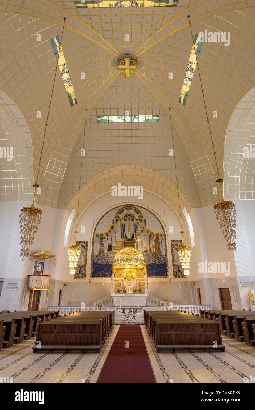 Altare e cupola, Art Nouveau Kirche am Steinhof, 1907, chiamata anche Chiesa di San Leopoldo, Vienna, Austria Foto Stock