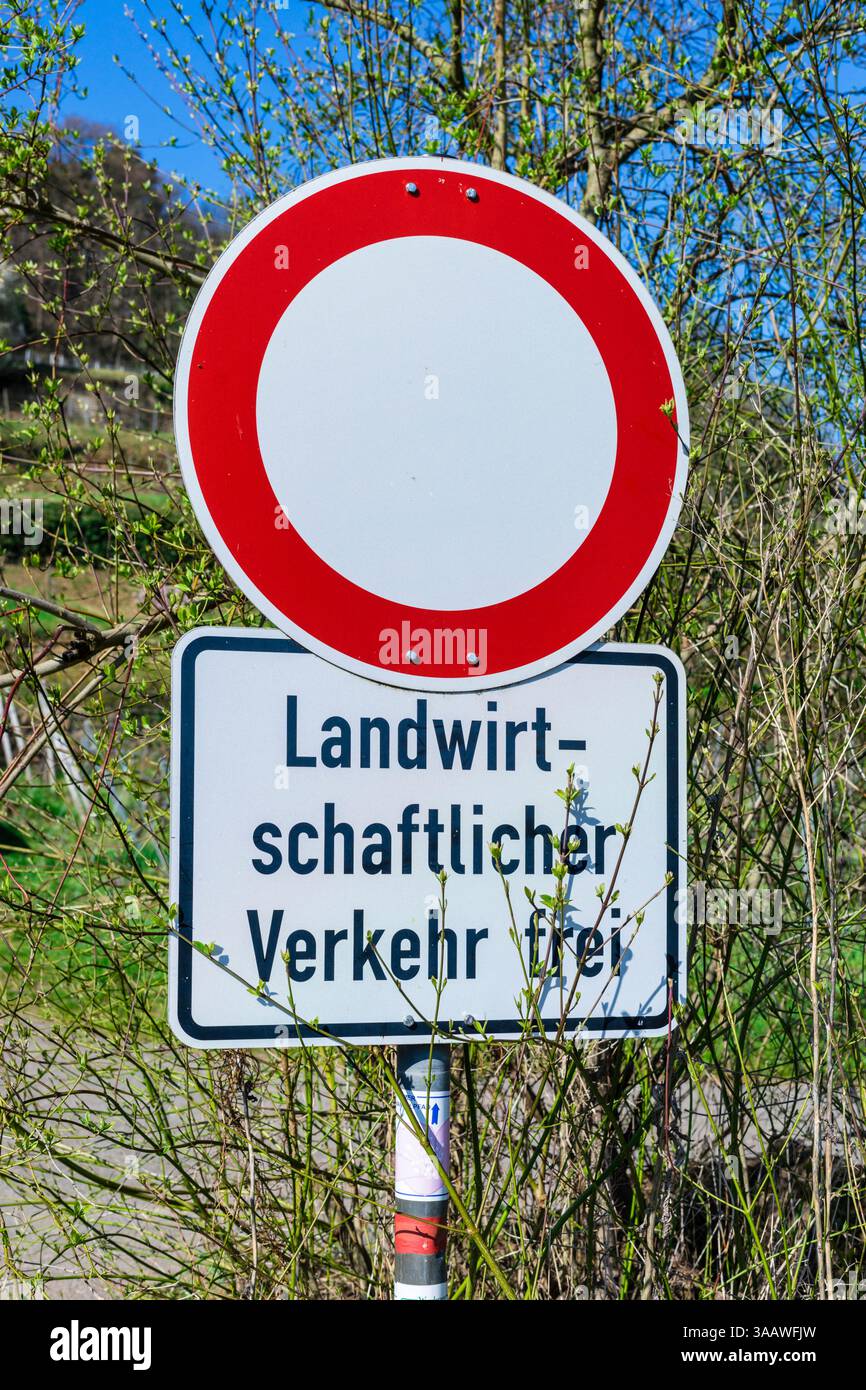 Segnale stradale in Germania: Solo traffico agricolo Foto Stock