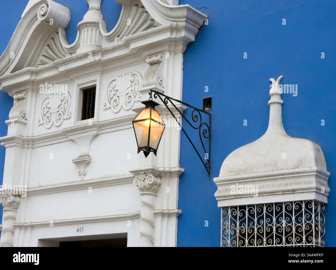 Palazzo dell'Arcivescovo di Trujillo, città di Trujillo, Perú. Foto Stock