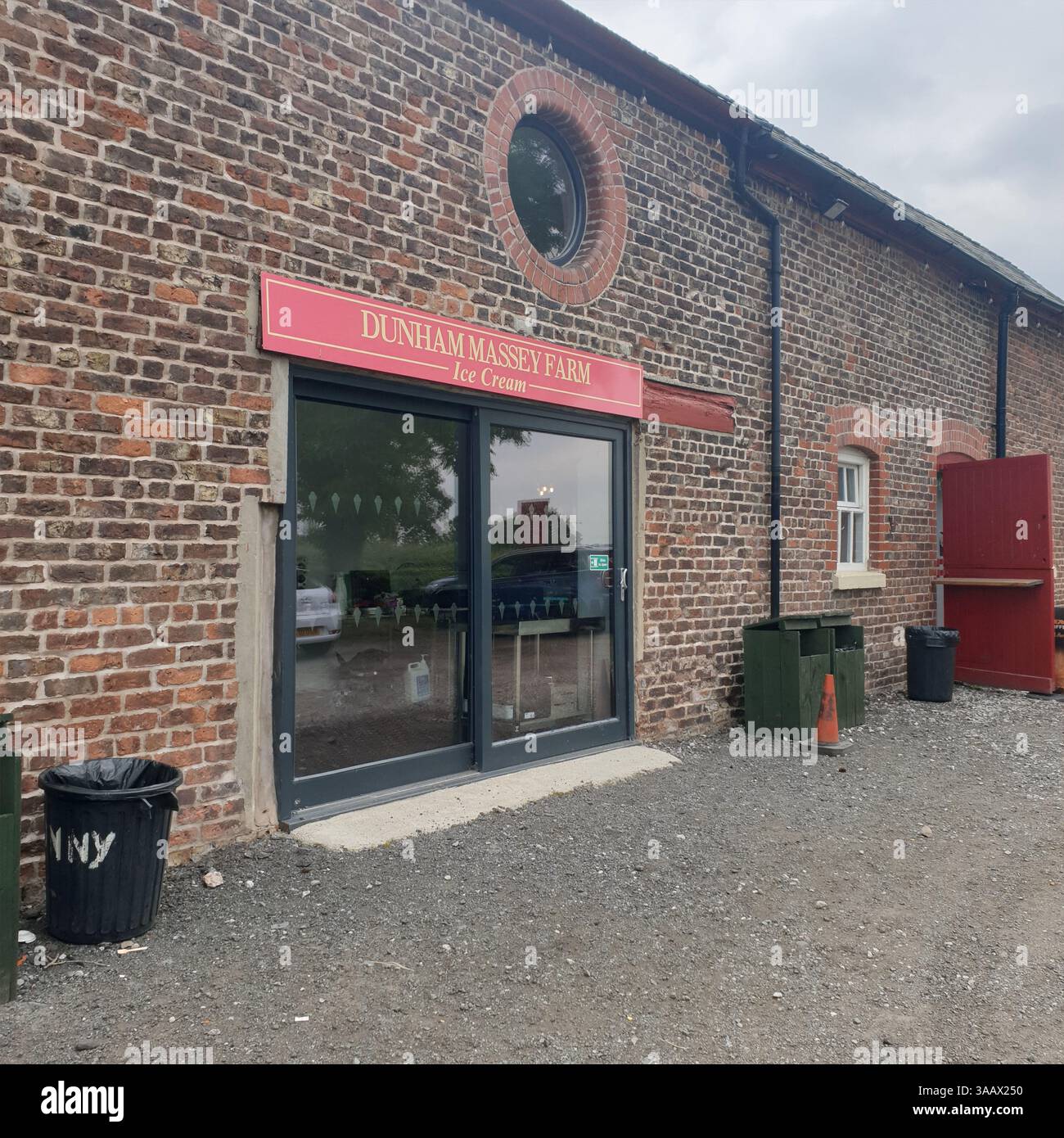 Gelato Dunham Massey Farm, Regno Unito Foto Stock