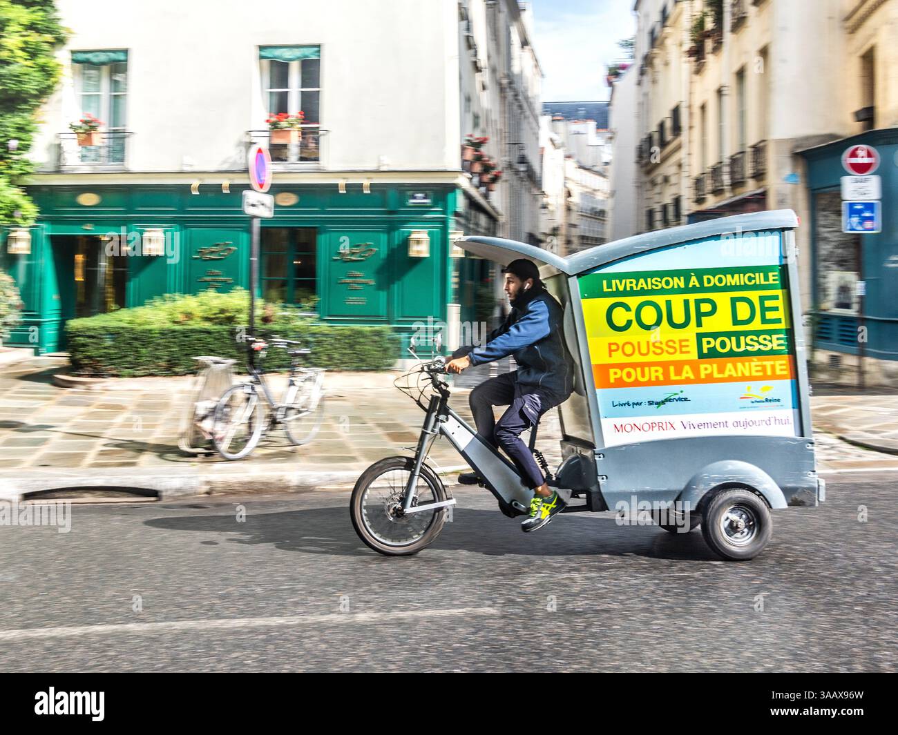 "Coup de Pousse" trasporto di merci ecologico nel centro di Parigi, Francia. Foto Stock