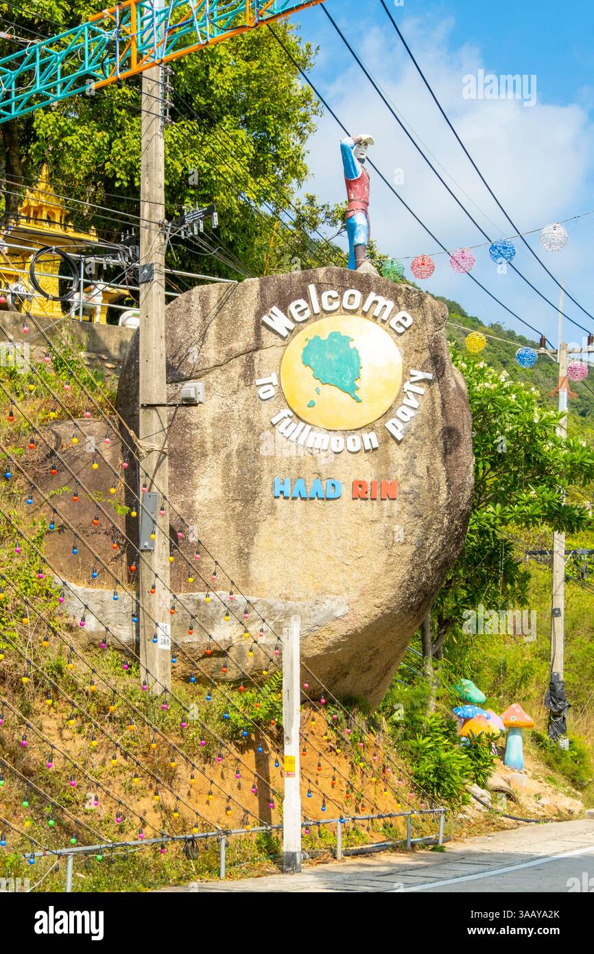 Thailandia, provincia di Surat Thani, isola di Koh Pha Ngan, cartello Full Moon Party Rock, cartello Sign on the Rock per le feste Full Moon Foto Stock