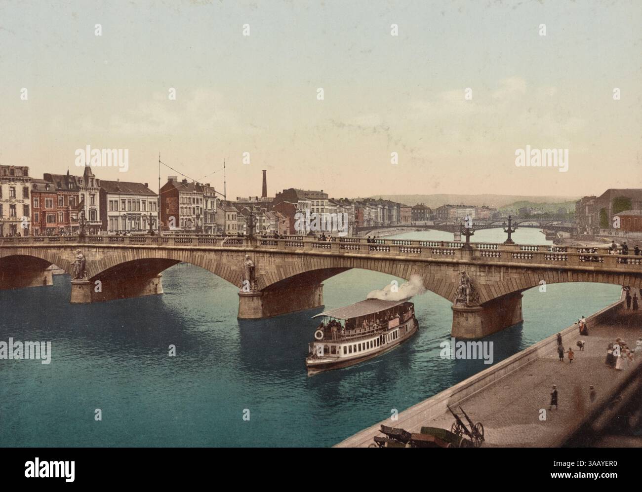 Stampa fotocromatica d'epoca del Pont des Arches (Ponte degli archi) a Liegi, Belgio. Foto Stock