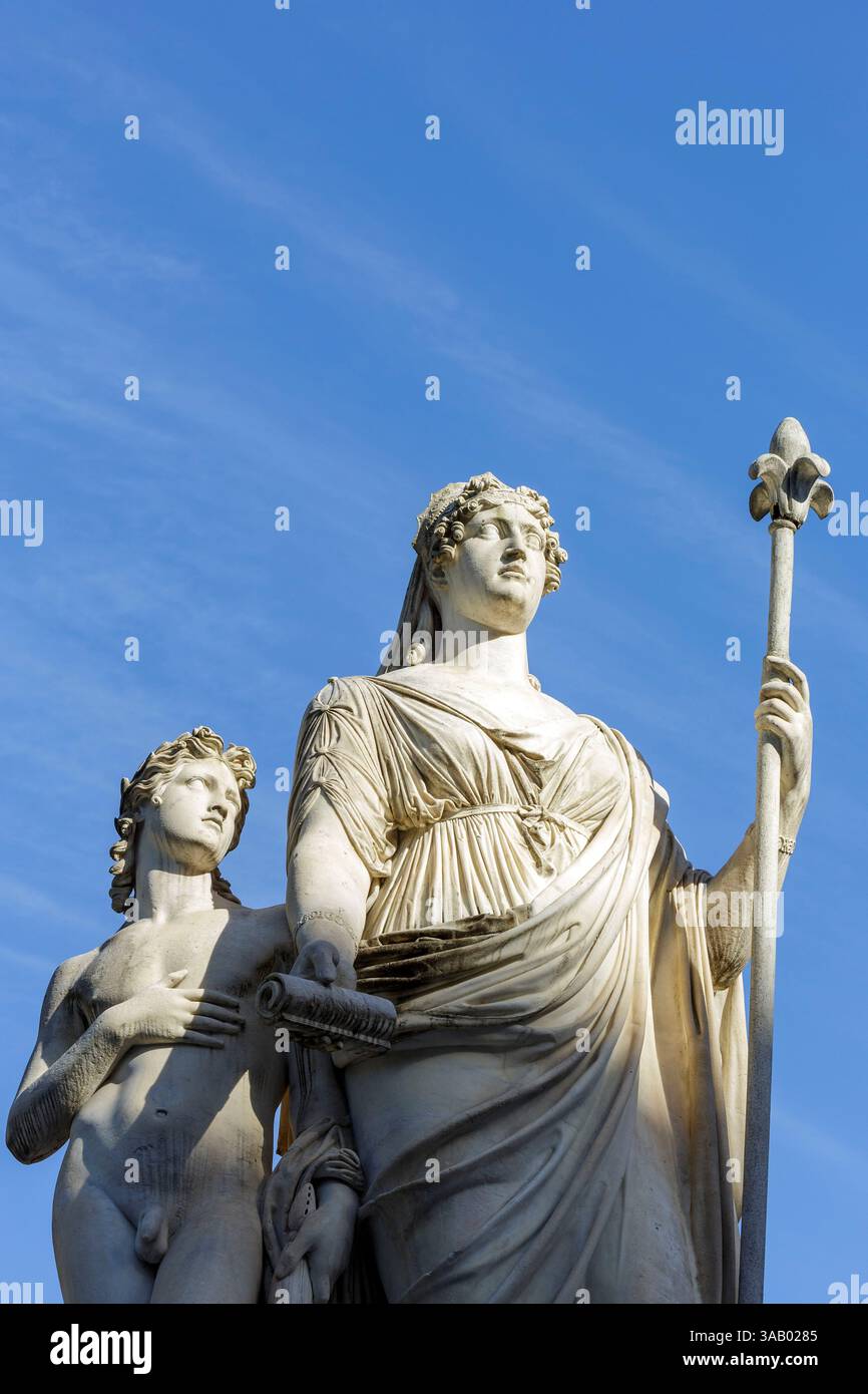 Italia, Toscana, provincia di Lucca, Lucca, monumento a Maria Luisa di Borbone che amministrò il Ducato di Lucca tra il 1817 e il 1824 realizzato da Lorenzo Bartolini negli anni '1820, si trova in Piazza Napoleone Foto Stock