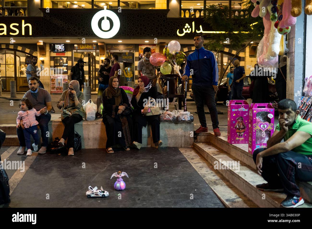 AMMAN, GIORDANIA - 10 SETTEMBRE 2021: Vita notturna per le strade di Amman. CREDITO: Daniel Rodrigues Foto Stock