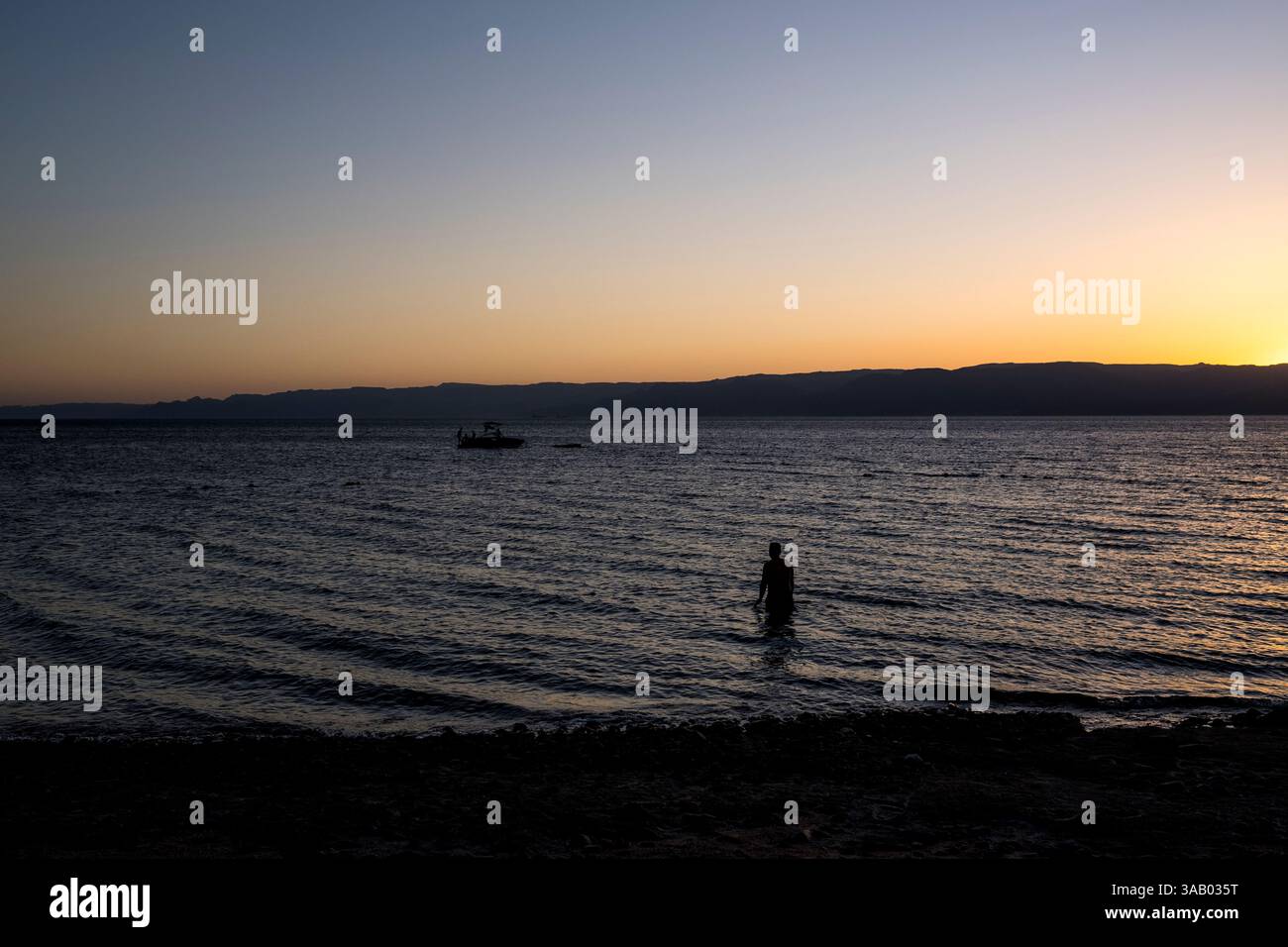SOUTH BEACH JORDAN - 10 SETTEMBRE 2021: Il Mar Rosso all'hotel Grand Tala Bay Resort. CREDITO: Daniel Rodrigues Foto Stock