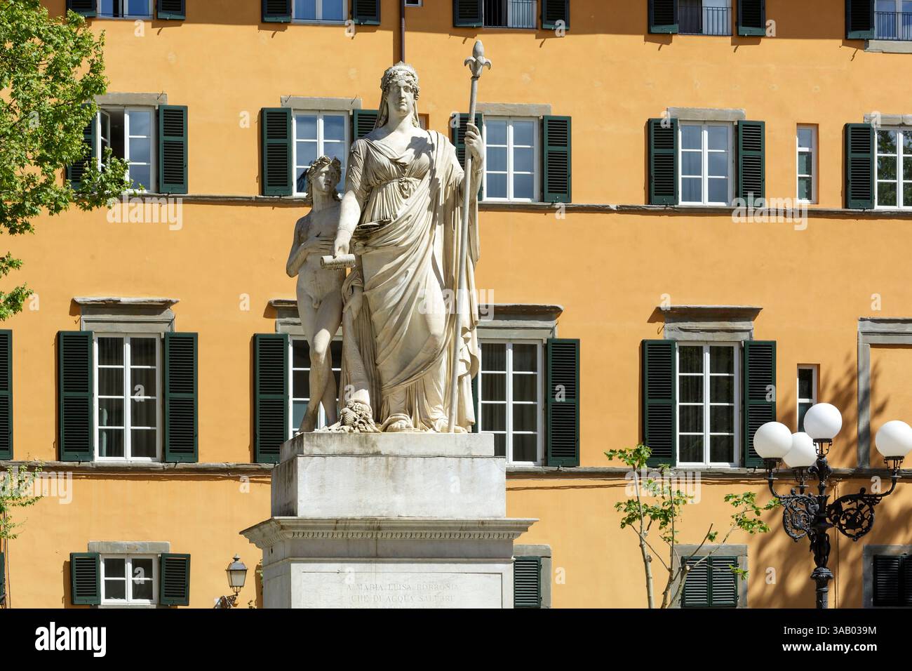 Italia, Toscana, provincia di Lucca, Lucca, monumento a Maria Luisa di Borbone che amministrò il Ducato di Lucca tra il 1817 e il 1824 realizzato da Lorenzo Bartolini negli anni '1820, si trova in Piazza Napoleone Foto Stock