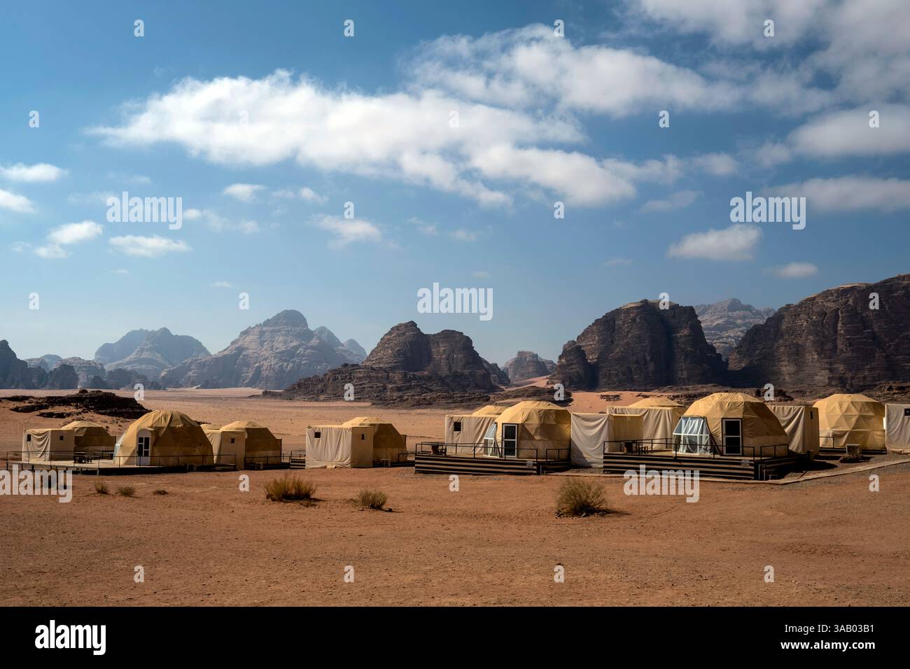 WADI RUM, GIORDANIA - 10 SETTEMBRE 2021: Zenia Luxury Desert Lodge nel deserto di Wadi Rum. CREDITO: Daniel Rodrigues Foto Stock