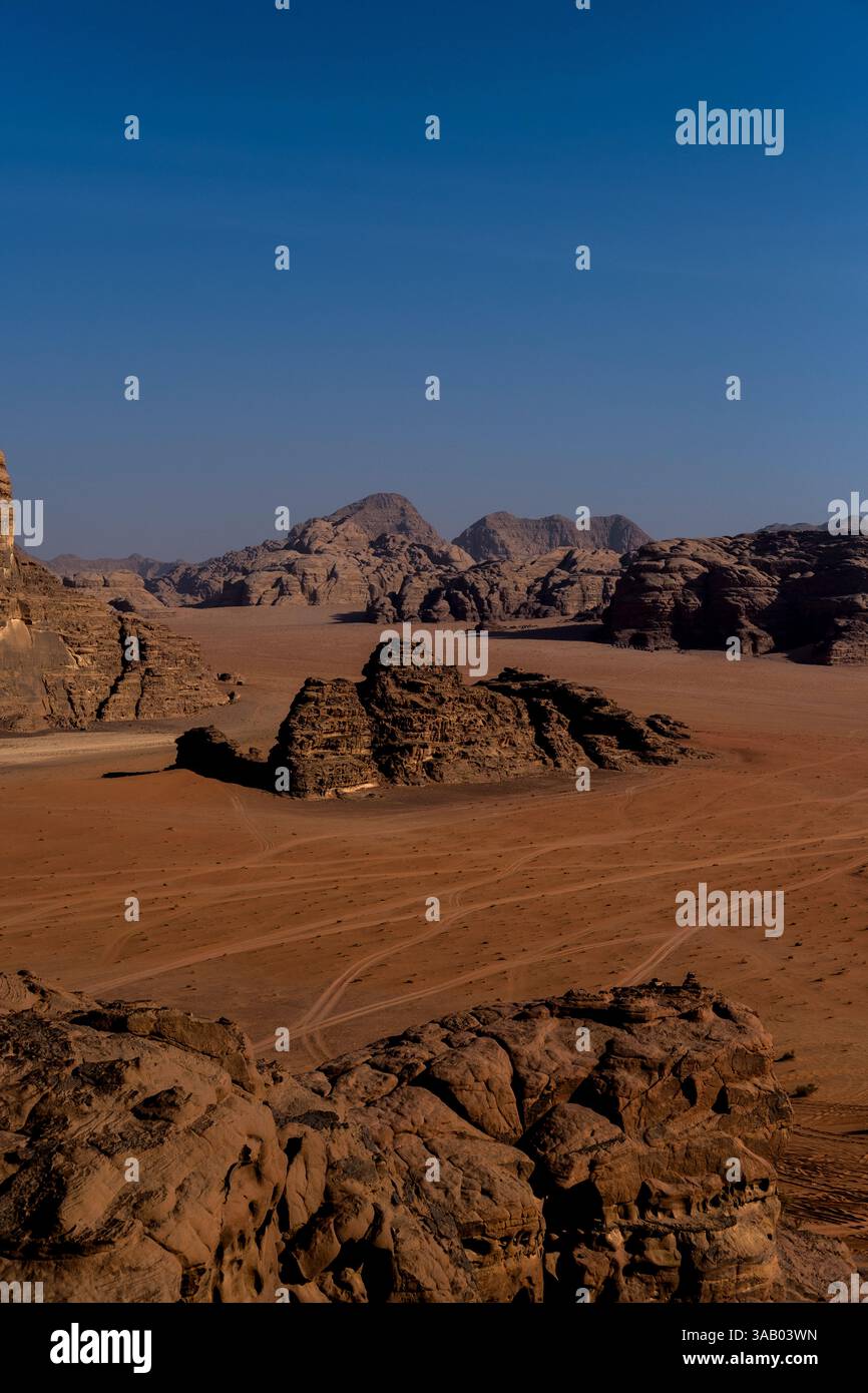 WADI RUM, GIORDANIA - 10 SETTEMBRE 2021: Vista del deserto di Wadi Rum dalla casa di Lawrence, ambientazione del film marziano con Matt Damon. CREDITO: Daniel Ro Foto Stock