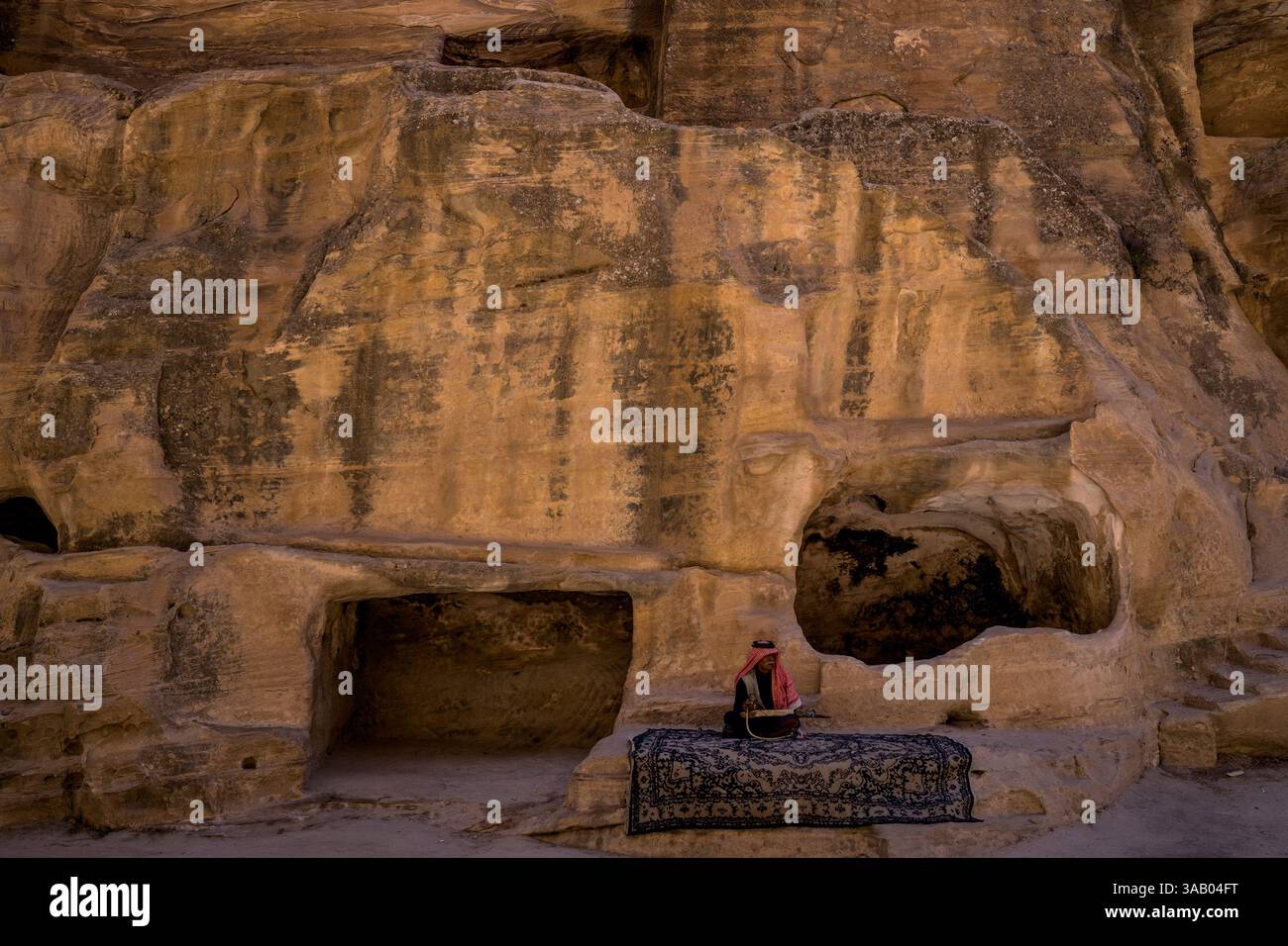 WADI MUSA, GIORDANIA - 10 SETTEMBRE 2021: Case delle piccole grotte di Petra. CREDITO: Daniel Rodrigues Foto Stock