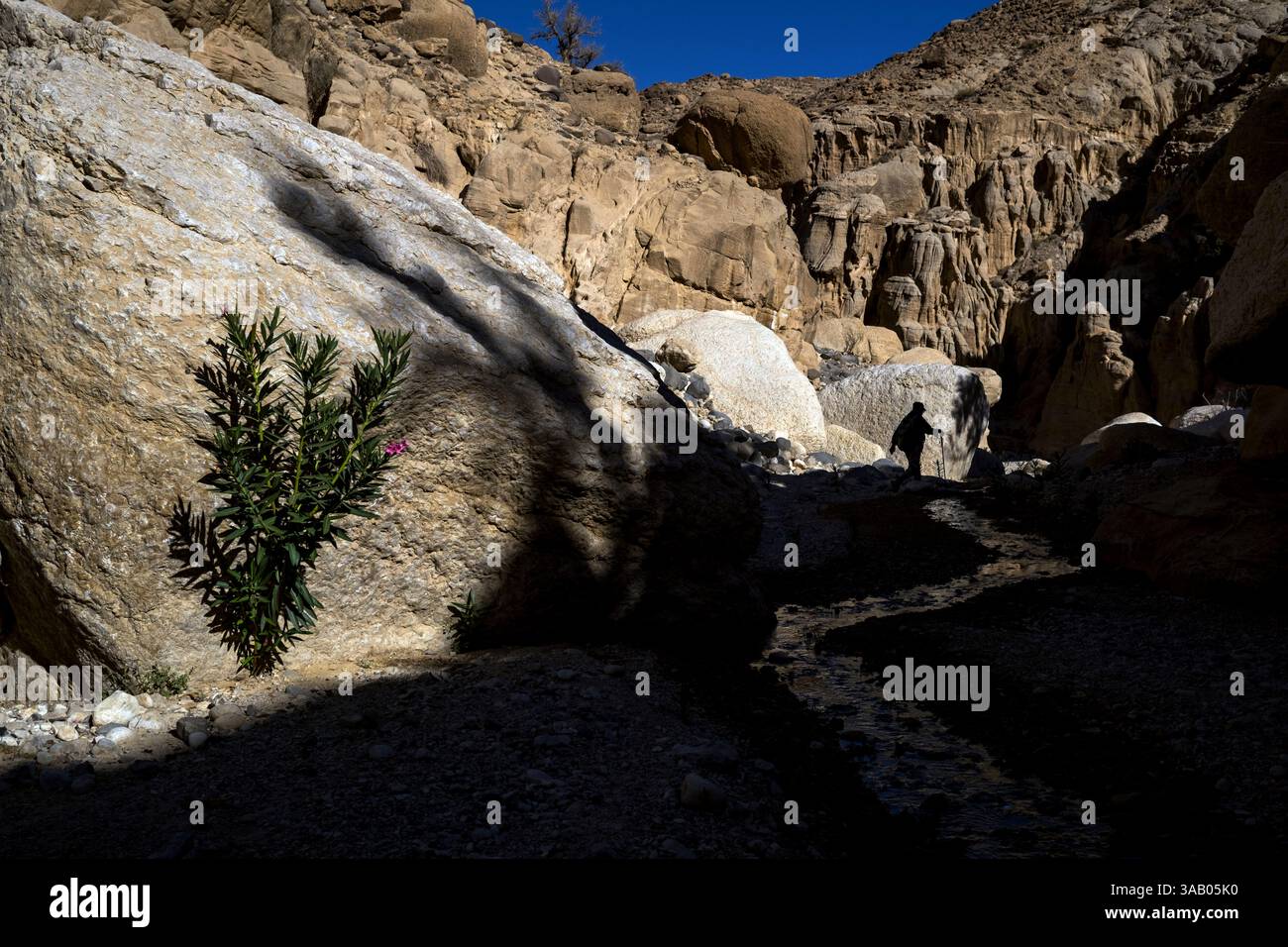 AL-MANSOURA, GIORDANIA - 10 SETTEMBRE 2021: Inizio del Wadi Ghuweir Trail. CREDITO: Daniel Rodrigues Foto Stock