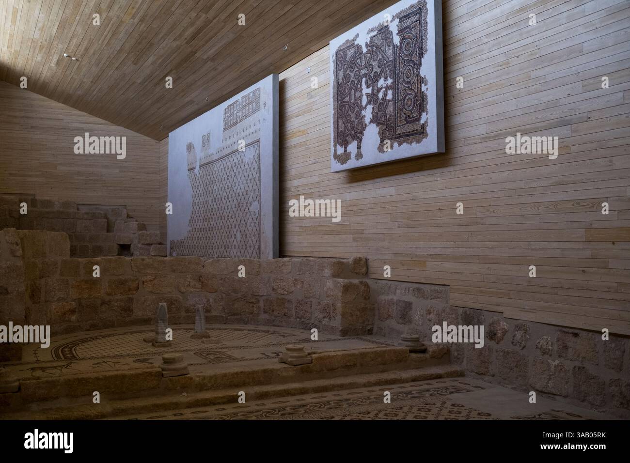 MONTE NEBO, GIORDANIA - 10 SETTEMBRE 2021: Mosaici nella chiesa commemorativa di Mosè. CREDITO: Daniel Rodrigues Foto Stock
