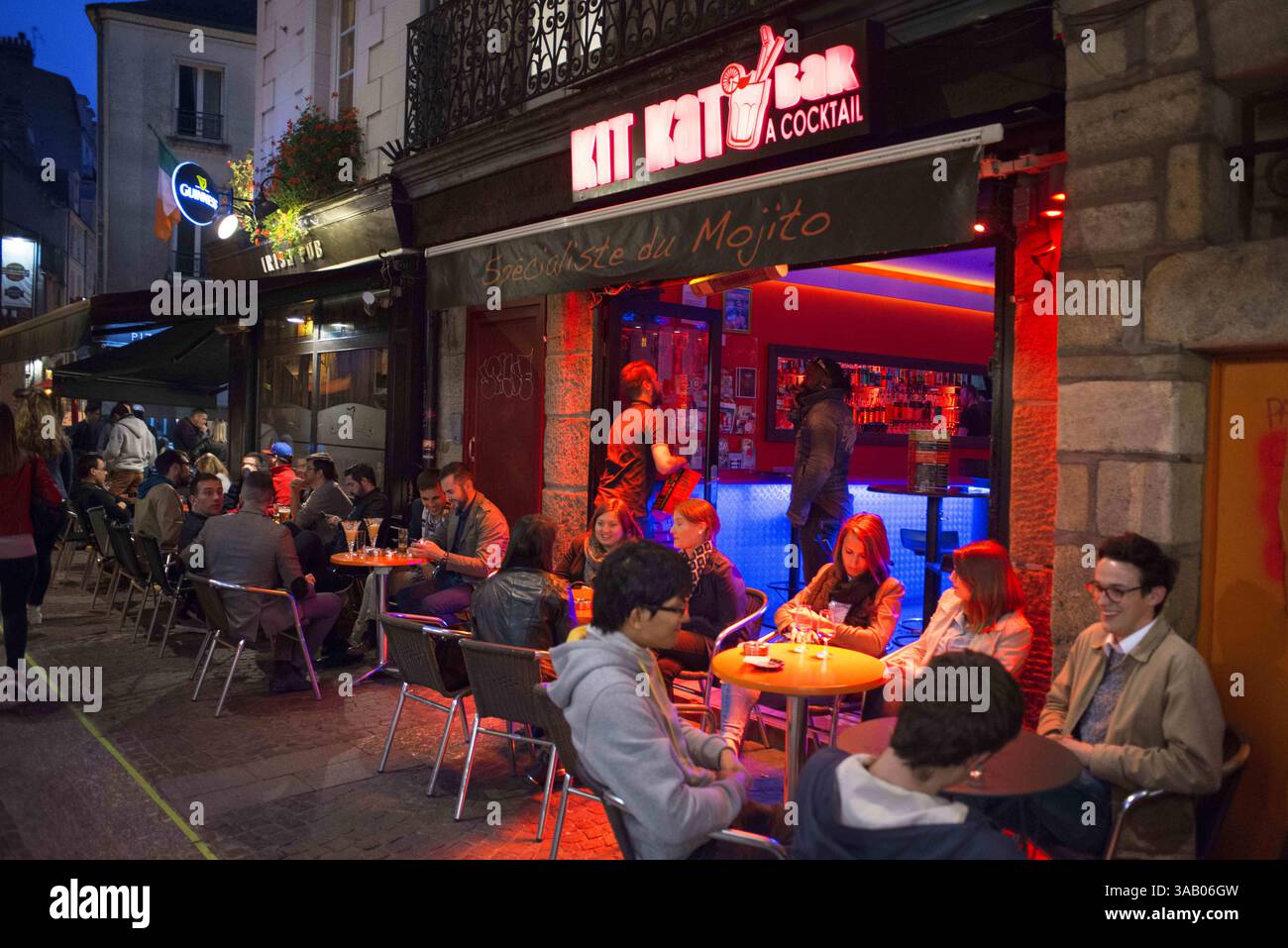 3 giugno 2016 - Nantes, Bretagna, Francia - bar e ristoranti atmosfera notturna nella città vecchia di Nantes, Loira Atlantica, Francia. Kit Kat bar e pub. (Immagine di credito: © Sergi Reboredo via ZUMA Wire) Foto Stock