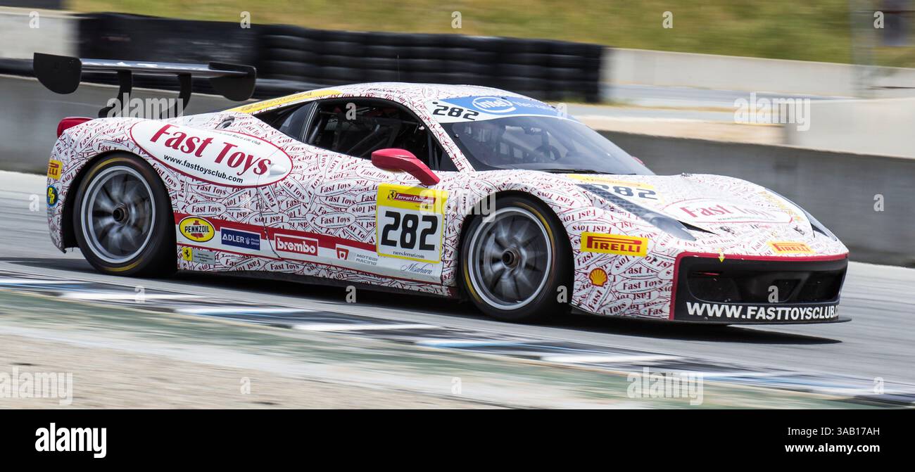 6 maggio 2018 Monterey, CA, U.S.A. # 282 Brian Davis che scende dritto di casa durante la Ferrari Challenge 458 gara 2 al WeatherTech Raceway Laguna Seca Monterey, CA Thurman James / CSM(Credit Image: &Copy; Thurman James/CSM via ZUMA Wire) Foto Stock
