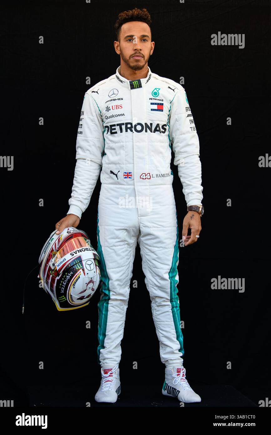 22 marzo 2018, Melbourne, Australia - LEWIS HAMILTON (GBR) #44 del team Mercedes AMG Petronas Motorsport in posa per il ritratto del suo pilota prima della prima gara della stagione al Gran Premio d'Australia di Formula 1 2018 ad Albert Park, Melbourne, Australia. (Immagine di credito: © Sydney Low/CSM tramite filo ZUMA) Foto Stock
