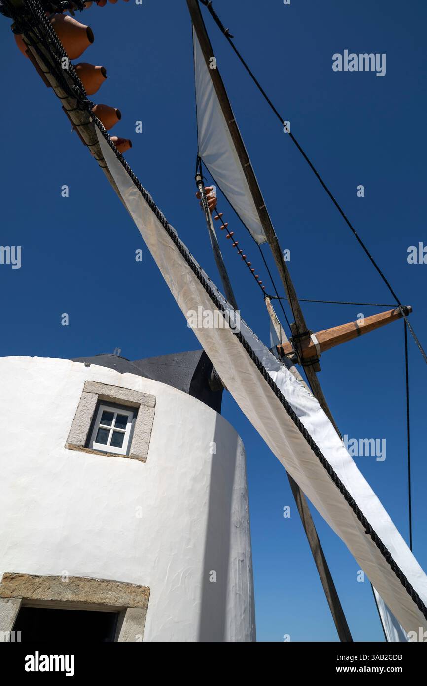 Portogallo, regione di Oeste, Amoreira, Mulino a vento di Amoreira (Moinho de Amoreira) Foto Stock