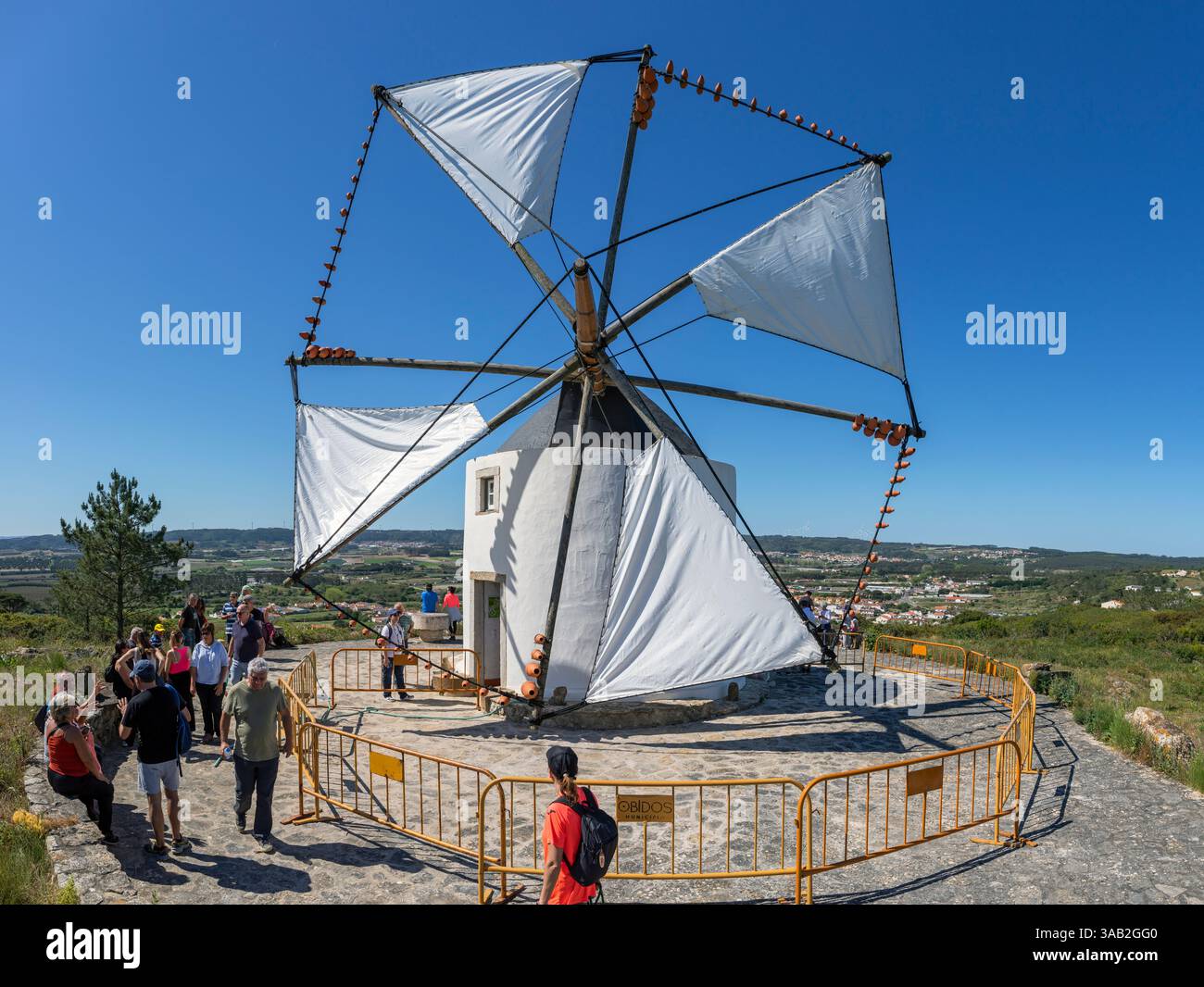 Portogallo, regione di Oeste, Amoreira, il mulino a vento di Amoreira (Moinho de Amoreira) in occasione della giornata nazionale dei mulini a vento Foto Stock