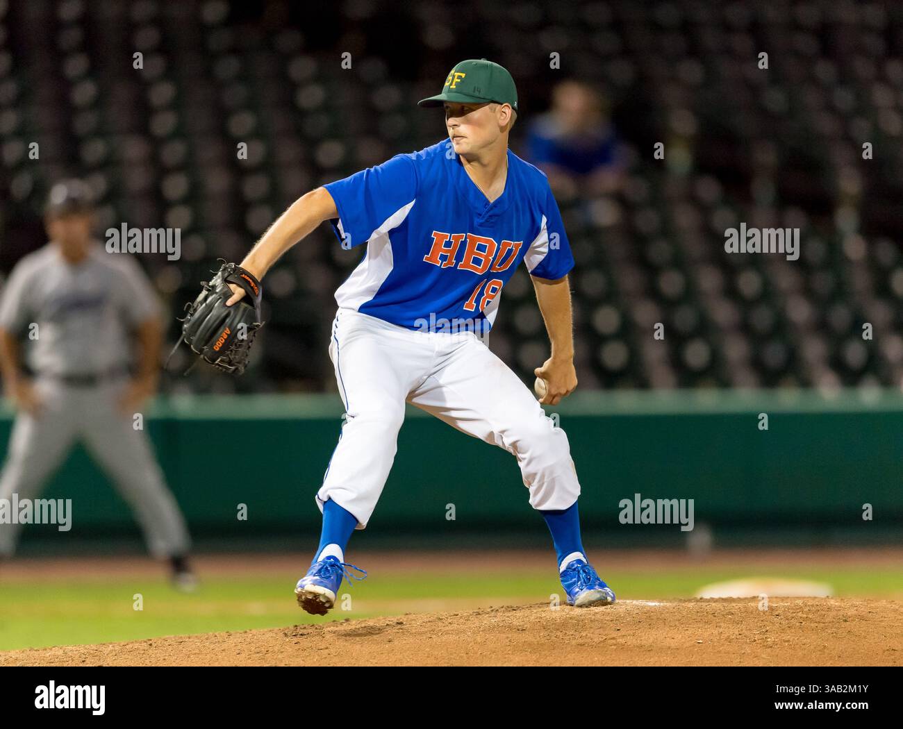 23 maggio 2018: Il lanciatore di Houston Baptist Matthew McCollough (18) durante i Southland Conference Championships 2018. Partita 4: Houston Baptist University vs Central Arkansas al Constellation Field Sugar Land, Texas. Houston Baptist ha vinto in sette inning 14 - 4 (Credit Image: &Copy; Maria Lysaker/CSM via ZUMA Wire) Foto Stock