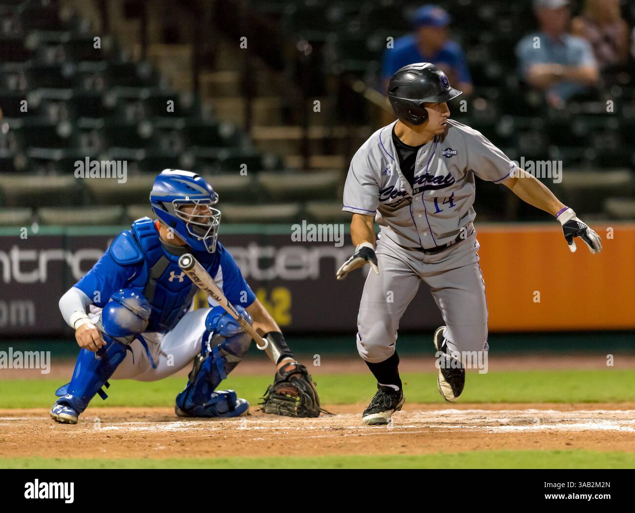 23 maggio 2018: Il ricevitore dell'Arkansas centrale Colby Leblanc (14) durante i Southland Conference Championships 2018. Partita 4: Houston Baptist University vs Central Arkansas al Constellation Field Sugar Land, Texas. Houston Baptist ha vinto in sette inning 14 - 4 (Credit Image: &Copy; Maria Lysaker/CSM via ZUMA Wire) Foto Stock