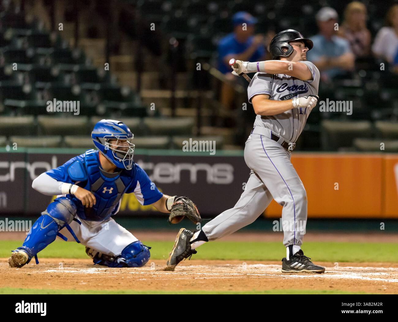 23 maggio 2018: L'interno dell'Arkansas centrale Tyler Smith (17) durante il Southland Conference Championships 2018. Partita 4: Houston Baptist University vs Central Arkansas al Constellation Field Sugar Land, Texas. Houston Baptist ha vinto in sette inning 14 - 4 (Credit Image: &Copy; Maria Lysaker/CSM via ZUMA Wire) Foto Stock