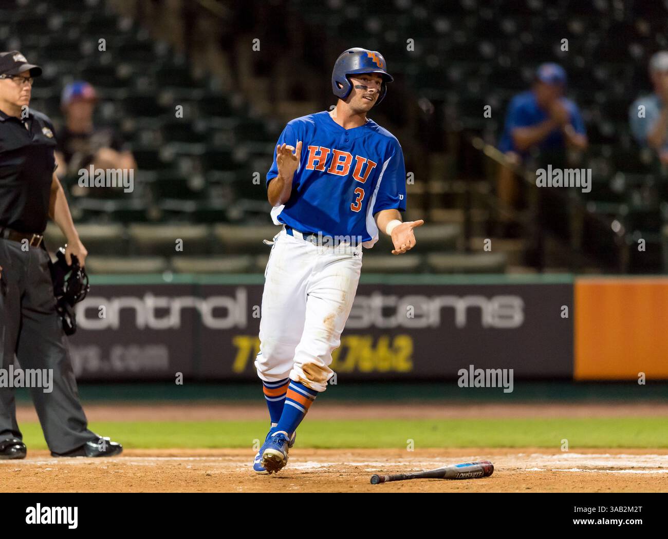 23 maggio 2018: L'interno battista di Houston Tyler Depreta-Johnson (3) durante il Southland Conference Championships 2018. Partita 4: Houston Baptist University vs Central Arkansas al Constellation Field Sugar Land, Texas. Houston Baptist ha vinto in sette inning 14 - 4 (Credit Image: &Copy; Maria Lysaker/CSM via ZUMA Wire) Foto Stock
