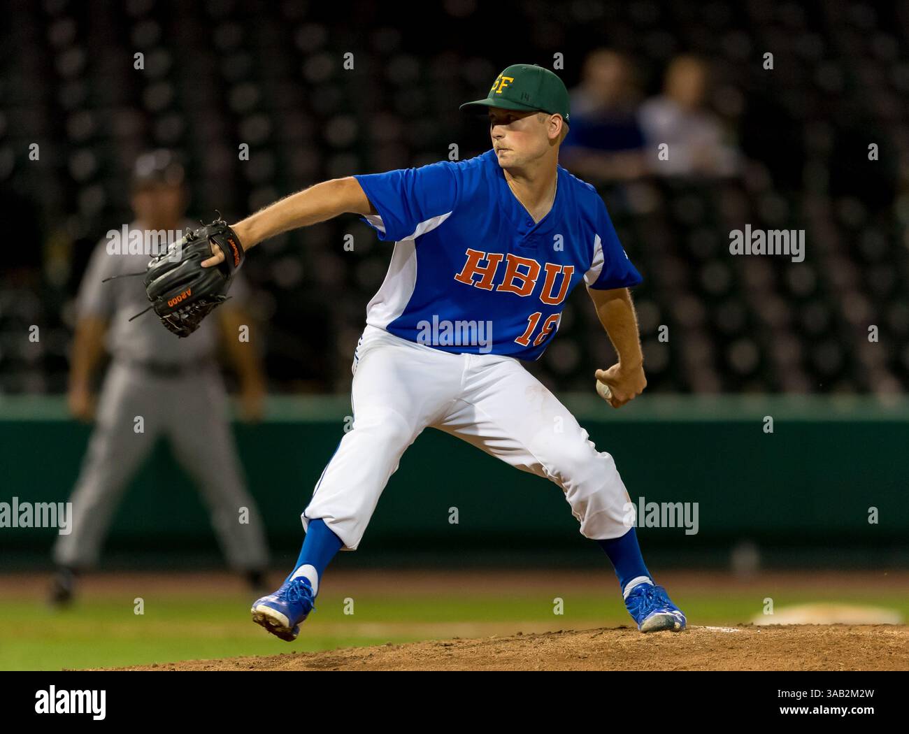 23 maggio 2018: Il lanciatore di Houston Baptist Matthew McCollough (18) durante i Southland Conference Championships 2018. Partita 4: Houston Baptist University vs Central Arkansas al Constellation Field Sugar Land, Texas. Houston Baptist ha vinto in sette inning 14 - 4 (Credit Image: &Copy; Maria Lysaker/CSM via ZUMA Wire) Foto Stock