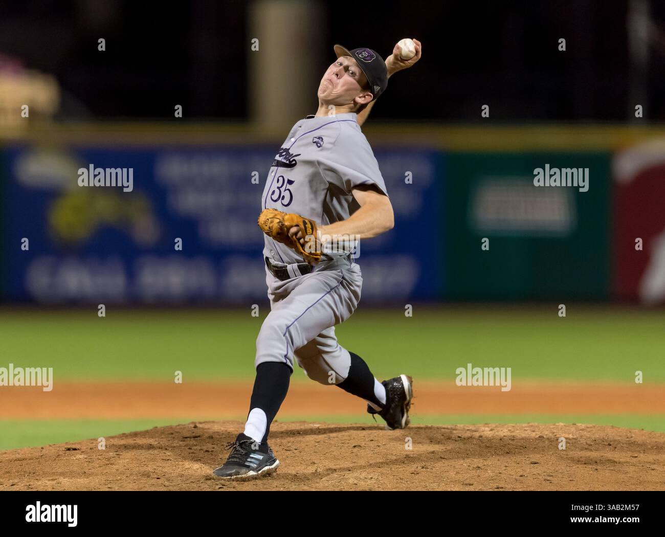23 maggio 2018: Lanciatore dell'Arkansas centrale Tyler Gray (35) durante il Southland Conference Championships 2018. Partita 4: Houston Baptist University vs Central Arkansas al Constellation Field Sugar Land, Texas. Houston Baptist ha vinto in sette inning 14 - 4 (Credit Image: &Copy; Maria Lysaker/CSM via ZUMA Wire) Foto Stock