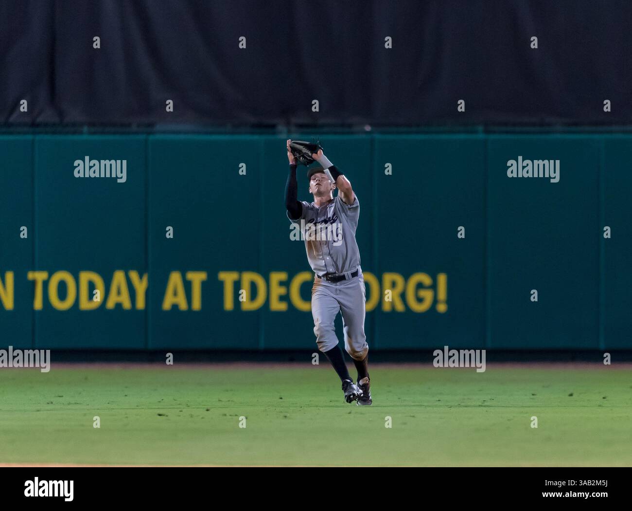 23 maggio 2018: Keaton Presley (16), esterno dell'Arkansas centrale, fa la presa durante il Southland Conference Championships 2018. Partita 4: Houston Baptist University vs Central Arkansas al Constellation Field Sugar Land, Texas. Houston Baptist ha vinto in sette inning 14 - 4 (Credit Image: &Copy; Maria Lysaker/CSM via ZUMA Wire) Foto Stock