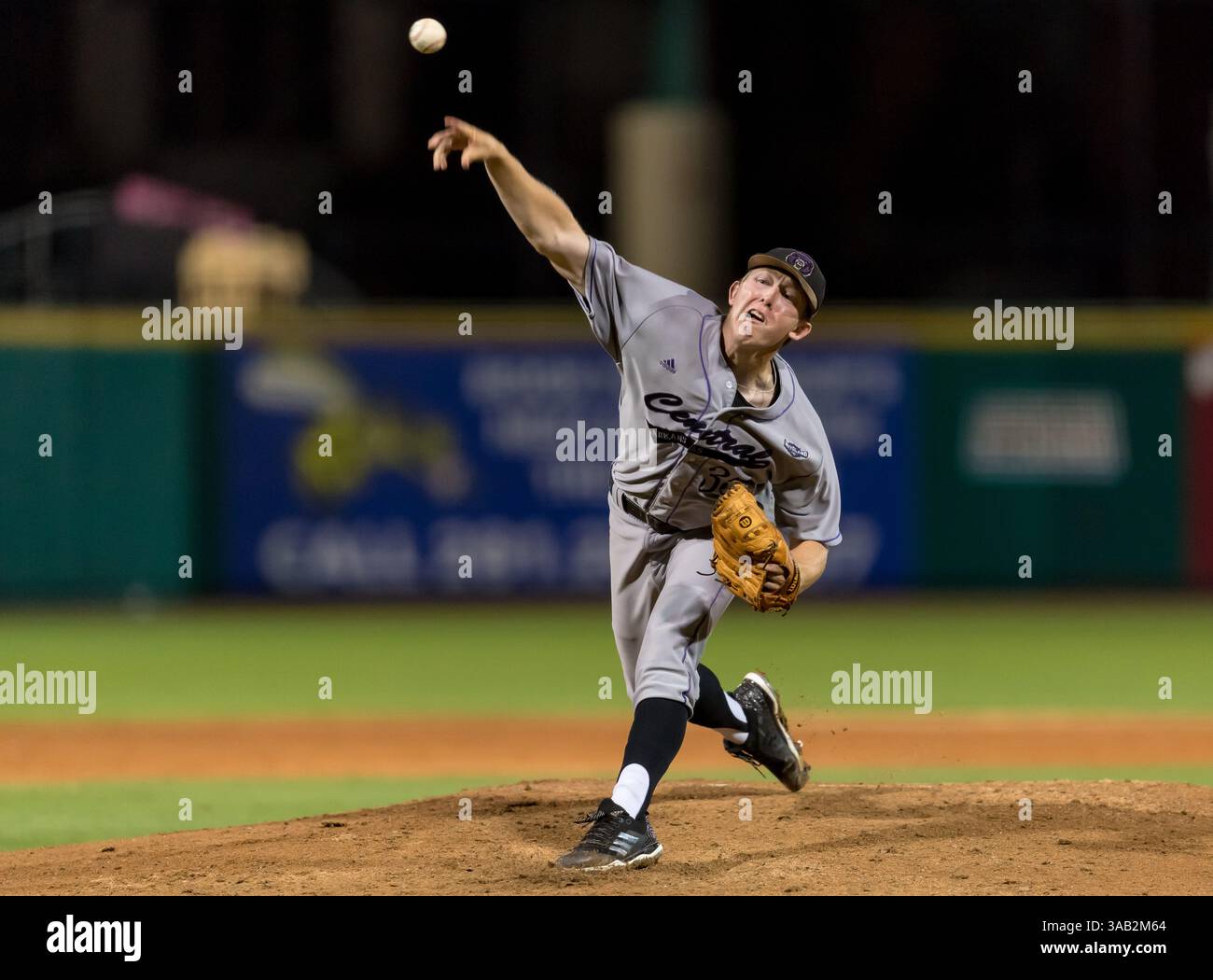 23 maggio 2018: Lanciatore dell'Arkansas centrale Tyler Gray (35) durante il Southland Conference Championships 2018. Partita 4: Houston Baptist University vs Central Arkansas al Constellation Field Sugar Land, Texas. Houston Baptist ha vinto in sette inning 14 - 4 (Credit Image: &Copy; Maria Lysaker/CSM via ZUMA Wire) Foto Stock