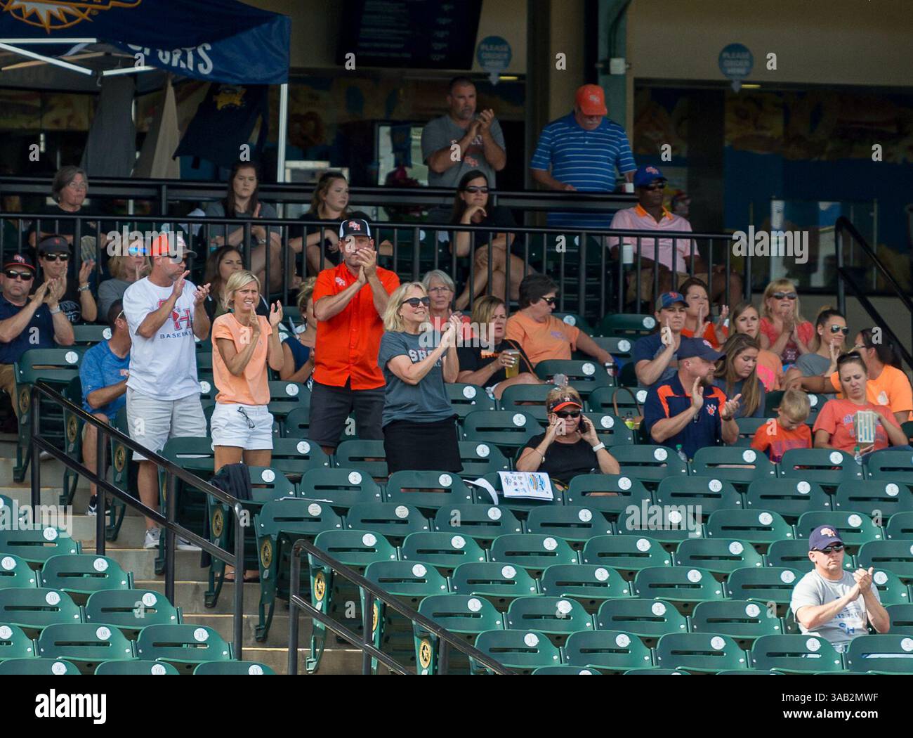 23 maggio 2018: Sam Houston fan tifo per la loro squadra durante il Southland Conference Championships 2018. Partita 3 New Orleans vs Sam Houston al Constellation Field Sugar Land, Texas. No. 8 New Orleans Privateers ha superato il numero 1 Sam Houston State 4-3 in 10 inning, qualcosa che non è successo dal 2015 (Credit Image: &Copy; Maria Lysaker/CSM via ZUMA Wire) Foto Stock