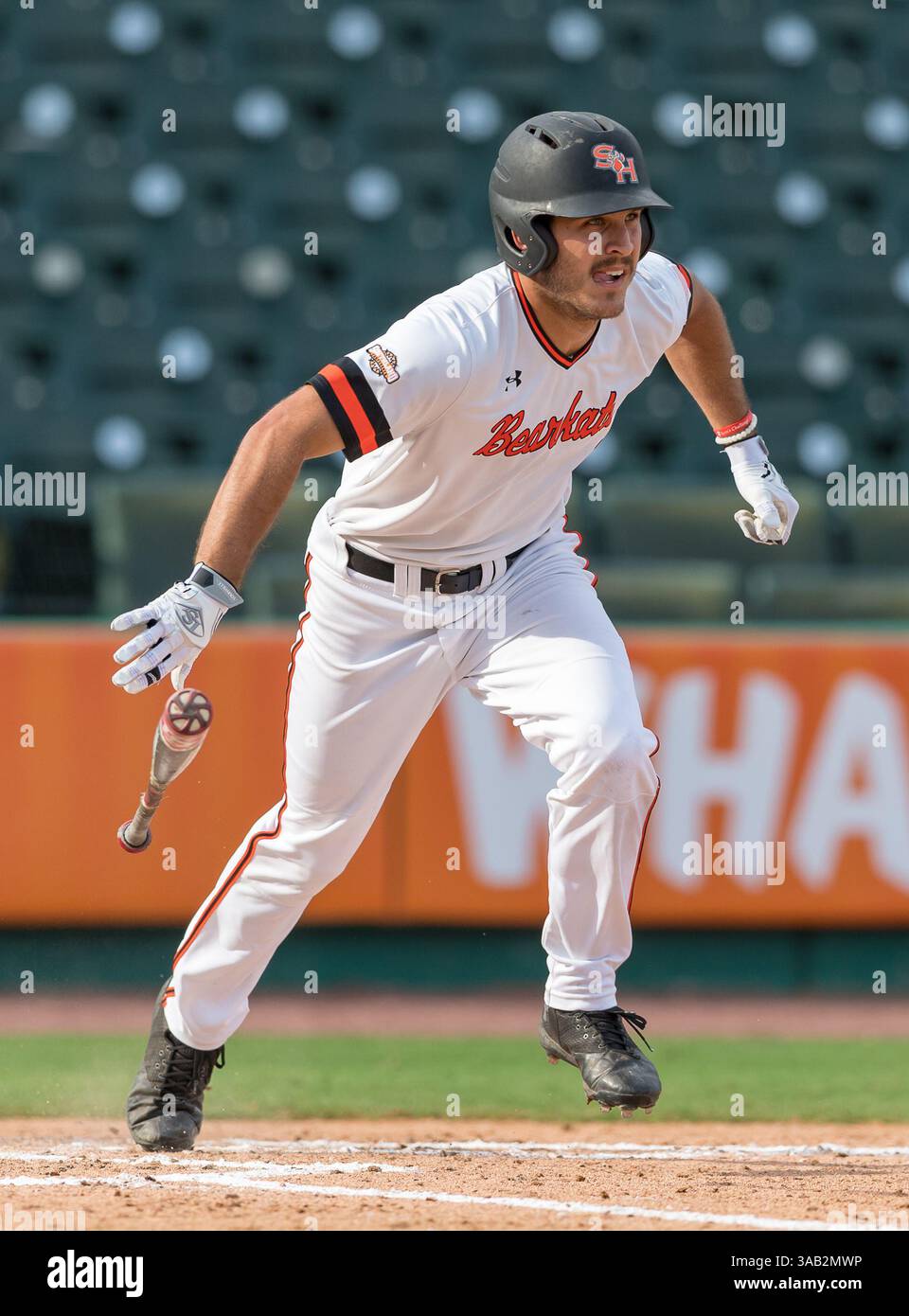 23 maggio 2018: Sam Houston St., l'interno Riley McKnight (2) durante il Southland Conference Championships 2018. Partita 3 New Orleans vs Sam Houston al Constellation Field Sugar Land, Texas. No. 8 New Orleans Privateers ha superato il numero 1 Sam Houston State 4-3 in 10 inning, qualcosa che non è successo dal 2015 (Credit Image: &Copy; Maria Lysaker/CSM via ZUMA Wire) Foto Stock