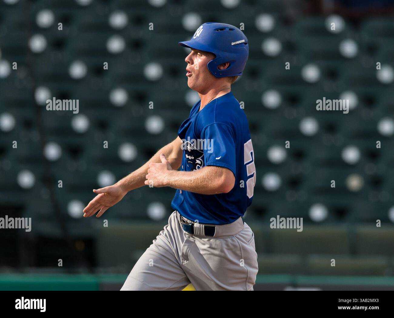 23 maggio 2018: L'esterno di New Orleans Pearce Howard (35) raggiunge il terzo posto e segna durante il Southland Conference Championships 2018. Partita 3 New Orleans vs Sam Houston al Constellation Field Sugar Land, Texas. No. 8 New Orleans Privateers ha superato il numero 1 Sam Houston State 4-3 in 10 inning, qualcosa che non è successo dal 2015 (Credit Image: &Copy; Maria Lysaker/CSM via ZUMA Wire) Foto Stock