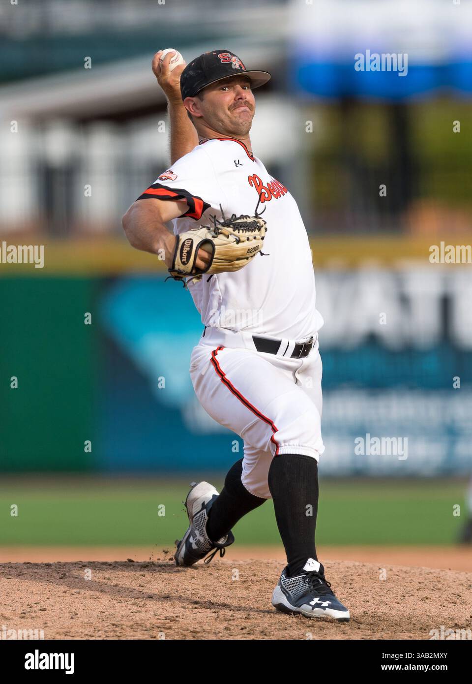 23 maggio 2018: Sam Houston St. Lanciatore Seth Ballew (11) durante il Southland Conference Championships 2018. Partita 3 New Orleans vs Sam Houston al Constellation Field Sugar Land, Texas. No. 8 New Orleans Privateers ha superato il numero 1 Sam Houston State 4-3 in 10 inning, qualcosa che non è successo dal 2015 (Credit Image: &Copy; Maria Lysaker/CSM via ZUMA Wire) Foto Stock