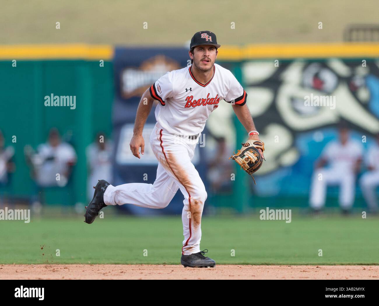 23 maggio 2018: Sam Houston St., l'interno Riley McKnight (2) durante il Southland Conference Championships 2018. Partita 3 New Orleans vs Sam Houston al Constellation Field Sugar Land, Texas. No. 8 New Orleans Privateers ha superato il numero 1 Sam Houston State 4-3 in 10 inning, qualcosa che non è successo dal 2015 (Credit Image: &Copy; Maria Lysaker/CSM via ZUMA Wire) Foto Stock