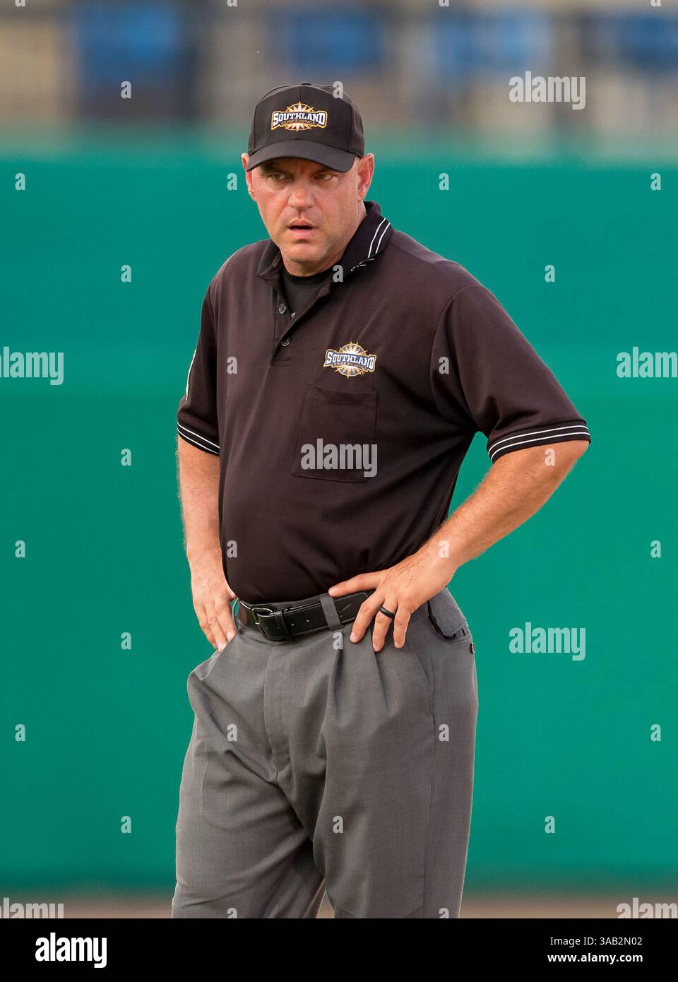 23 maggio 2018: Umpire Bobby Entrekin durante i campionati della Southland Conference 2018. Partita 3 New Orleans vs Sam Houston al Constellation Field Sugar Land, Texas. No. 8 New Orleans Privateers ha superato il numero 1 Sam Houston State 4-3 in 10 inning, qualcosa che non è successo dal 2015 (Credit Image: &Copy; Maria Lysaker/CSM via ZUMA Wire) Foto Stock