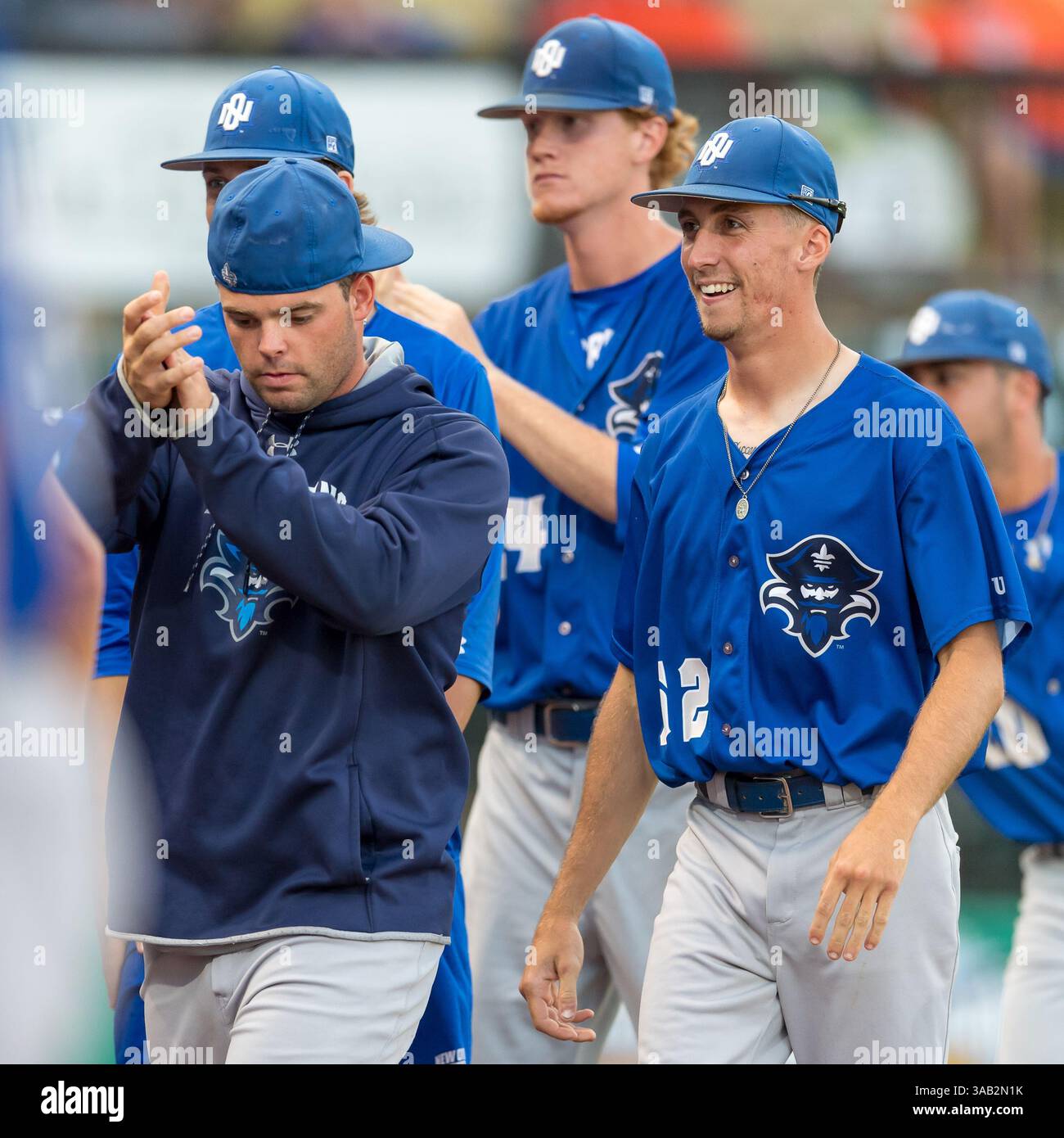 23 maggio 2018: I giocatori di New Orleans festeggiano la vittoria durante i campionati della Southland Conference 2018. Partita 3 New Orleans vs Sam Houston al Constellation Field Sugar Land, Texas. No. 8 New Orleans Privateers ha superato il numero 1 Sam Houston State 4-3 in 10 inning, qualcosa che non è successo dal 2015 (Credit Image: &Copy; Maria Lysaker/CSM via ZUMA Wire) Foto Stock