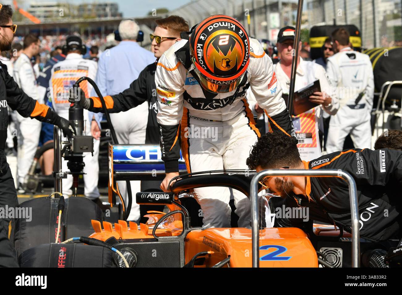 25 marzo 2018: Stoffell Vandoorne (BEL) n. 2 del team McLaren F1 sulla griglia di partenza del Gran Premio d'Australia di Formula 1 2018 ad Albert Park, Melbourne, Australia. Sydney Low/Cal Sport Media (immagine di credito: &Copy; Sydney Low/CSM tramite cavo ZUMA) Foto Stock