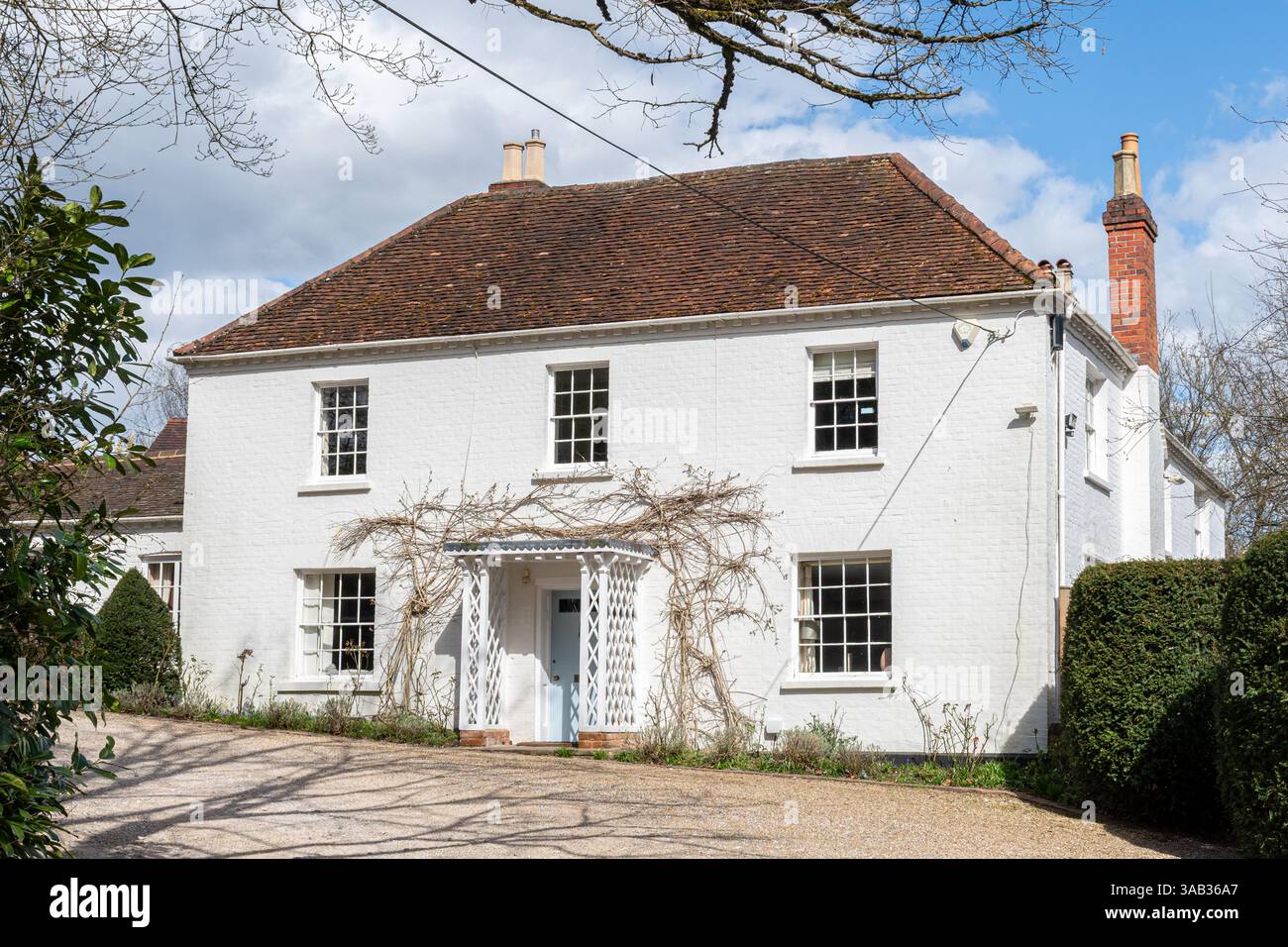 Sandford Mill House, una grande proprietà bianca, edificio storico classificato Grade II vicino a Woodley, Berkshire, Inghilterra, Regno Unito Foto Stock
