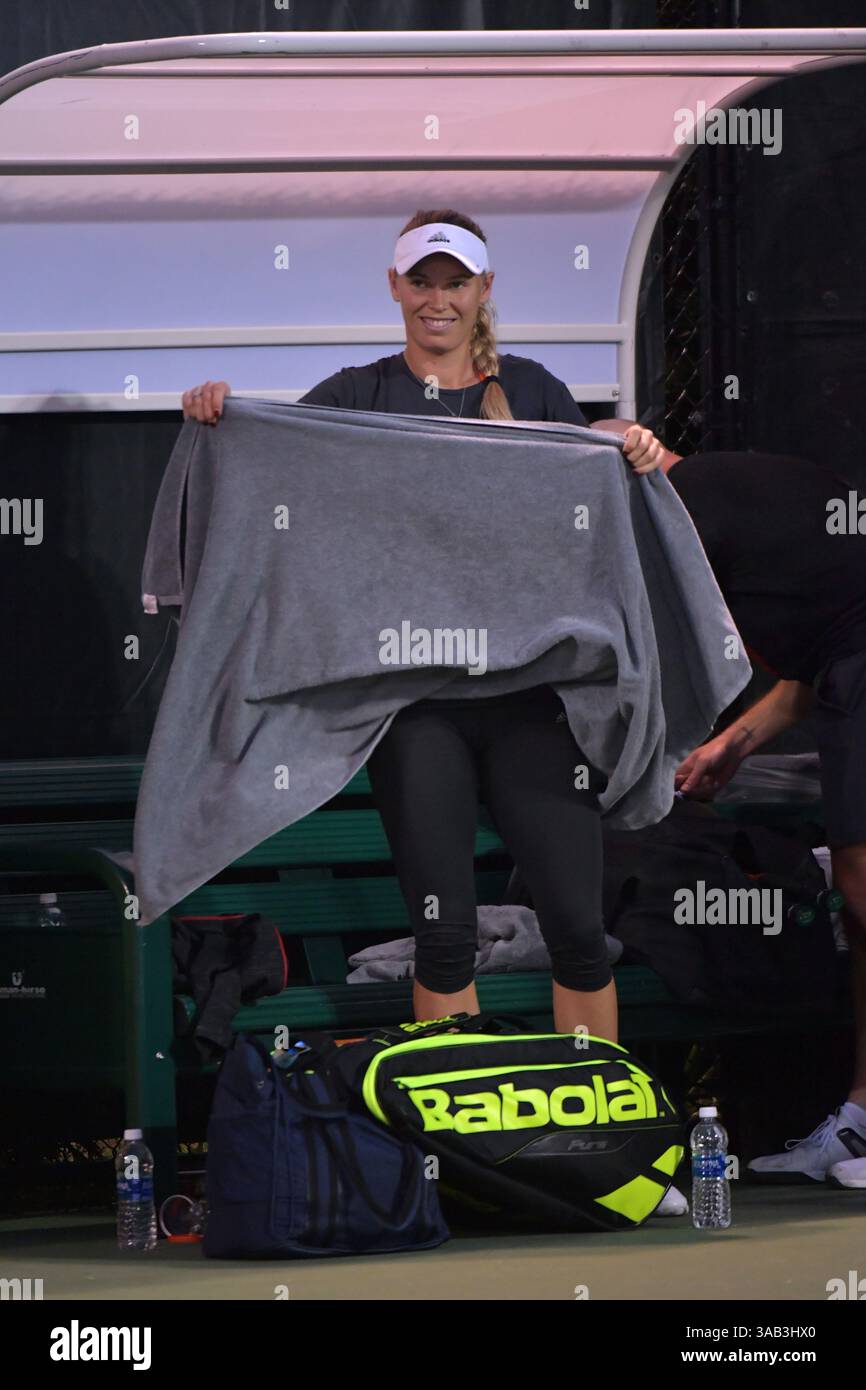 23 marzo 2018 - Key Biscayne, Florida, Stati Uniti d'America - KEY BISCAYNE, FL - 23 MARZO: (COPERTURA ESCLUSIVA) Caroline Wozniacki il giorno 5 del Miami Open al Crandon Park Tennis Center. Caroline Wozniacki è una tennista danese. Attualmente è la numero 2 del mondo ed è stata la numero 1 del mondo nei singoli del WTA Tour. È stata la prima donna di un paese scandinavo a mantenere la posizione di primo piano e 20° assoluto il 23 marzo 2018 a Key Biscayne, Florida. Persone: Caroline Wozniacki. (Immagine di credito: © SMG via ZUMA Wire) Foto Stock