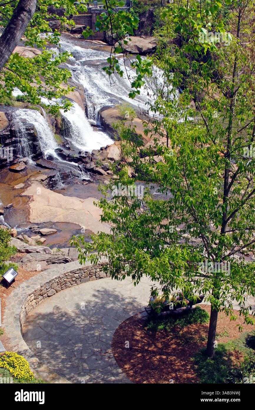 Cascata di Greenville, South Carolina, a Falls Park, sul fiume Reedy in centro Foto Stock