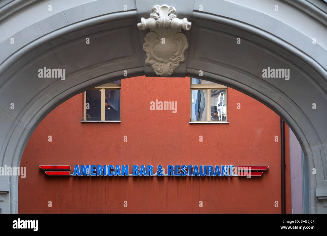 Sankt Gallen, Svizzera - 1° gennaio 2025: American Bar and Restaurant a Sankt Gallen è un locale popolare che porta un assaggio di cucina americana Foto Stock