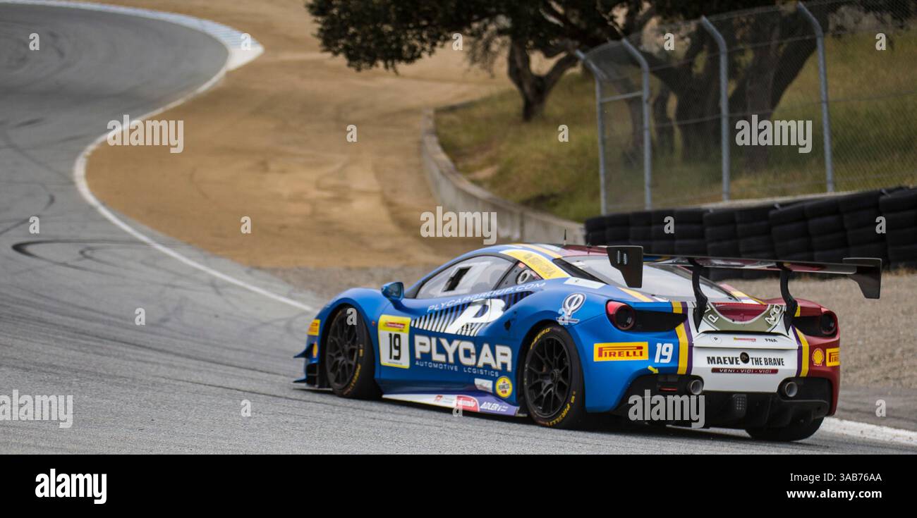 6 maggio 2018 Monterey, CA, U.S.A. # 19 Christopher Cagnazzi uscendo dal cavatappi dirigendosi verso la curva rainey durante il Ferrari Challenge Trofeo Pirelli gara 2 al WeatherTech Raceway Laguna Seca Monterey, CA Thurman James / CSM(Credit Image: &Copy; Thurman James/CSM via ZUMA Wire) Foto Stock