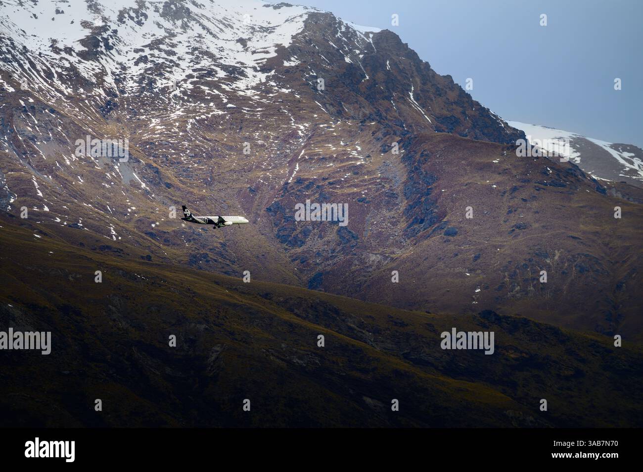 Un aereo Air New Zealand atterra all'Aeroporto di Queenstown Foto Stock