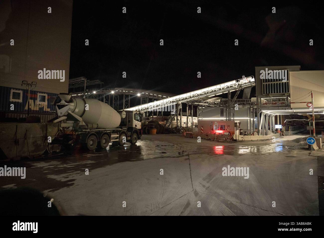 Italia. 2 aprile 2025. I cantieri per la galleria di base Lione-Torino, dove è stata inaugurata la nuova TBM (Tunnel Boring Machine) "Viviana". - Martedì 1 aprile 2025, Italia. News (foto di Marco Alpozzi/LaPresse) crediti: LaPresse/Alamy Live News Foto Stock