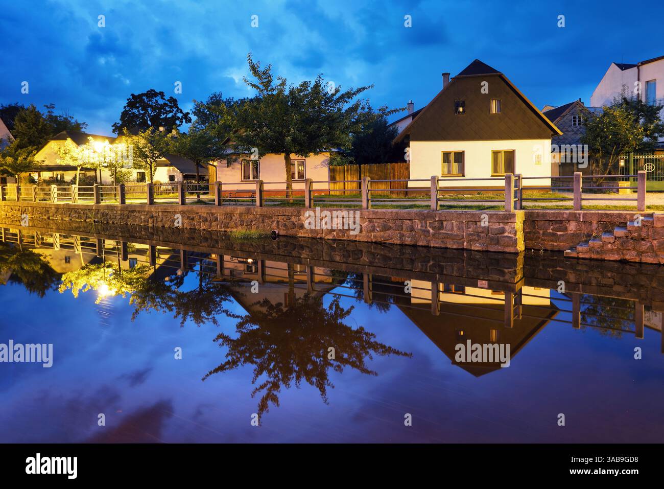 Hlinsko City, Czech Rapublic di notte, Vysocina Foto Stock