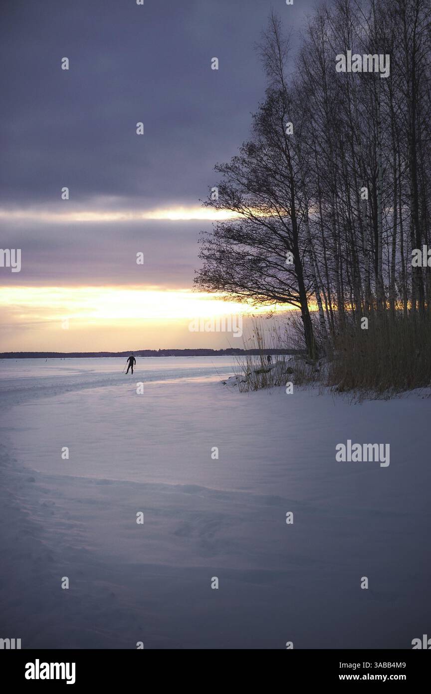 Tramonto sul lago ghiacciato Foto Stock