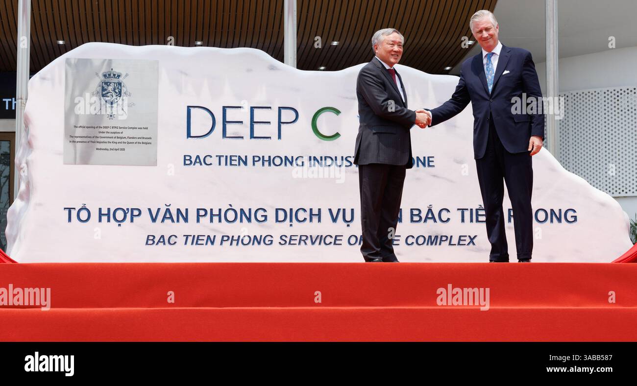 Hai Phong, Vietnam. 2 aprile 2025. Il vice primo ministro Nguyen Hoa Binh e il re Philippe - Filip del Belgio nella foto durante l'apertura del complesso di servizi DEEP C nella provincia di Quang Ninh, durante una visita di Stato in Vietnam, mercoledì 2 aprile 2025 a hai Phong. Il re e la regina sono in visita ufficiale di stato in Vietnam dall'1 al 3 aprile 2025. BELGA PHOTO BENOIT DOPPAGNE credito: Belga News Agency/Alamy Live News Foto Stock